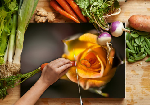 Planche à  découper Rose jaune en bouton